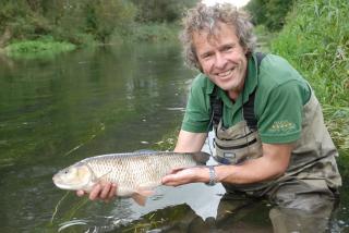 assets/Uploads/_resampled/SetWidth320-John-CU-with-chub.JPG